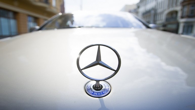 Mercedes'ten muazzam bir ekran